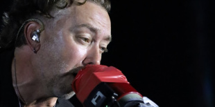 RISE AGAINST