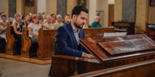 Liszt 213: Különleges ünnepi harmónium- és orgonahangversenyre készül a virtuóz orgonaművész, Mészáros Zsolt Máté