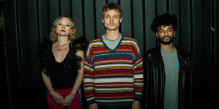 Újra támad a londoni underground - megérkezett a provokatív Babe!