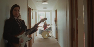 Kim Deal dalához a Submarine rendezője készített videóklipet