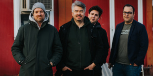 Kiüresedett hangulat, power pop szívvel – megjelent a Fagy dér köd, a gézakékazég új albuma