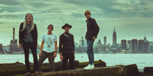 Kula Shaker – klasszikus felállás, vadonatúj szám