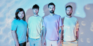 Bastille lezárja az „& (Ampersand)” projektet – itt a „Bored & Overboard (Pandora’s Box)”