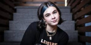 Benee kreatív világa új albumában tárul fel