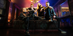 Call Me Amour: lázadó hangok a „Wrong Direction”-ben