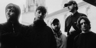 Boston Manor 10 éves jubileummal ünnepli debütáló albumát, a Be Nothing.‑öt