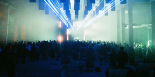Kétszeres Grammy-díjas zenész koncertje nyitja az egykori hőerőműben megrendezett INOTA Fesztivált