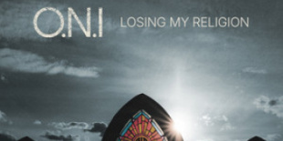 A R.E.M. klasszikusát vette elő az O.N.I. – „Losing My Religion”