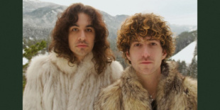 A KISS-legendák fiai új videóval jelentkeznek: megérkezett a Stanley Simmons „Cold” című klipje