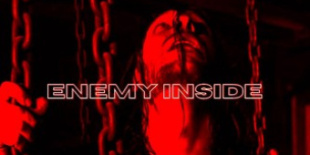 Dead Cassette: sötét belső utazás az „Enemy Inside” klipjében