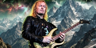 Az Alpok csúcsai között, nyolcadik utasként a nyárral - Új dal Szijártó Zsolt gitárostól