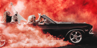 Lepukkant gyár, hangos gitárok – új videót kapott a WICKED „Bones” című dala