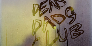 Dead Dads Club új dala: ‘That’s Life’. Igen, az élet tényleg néha ilyen szar