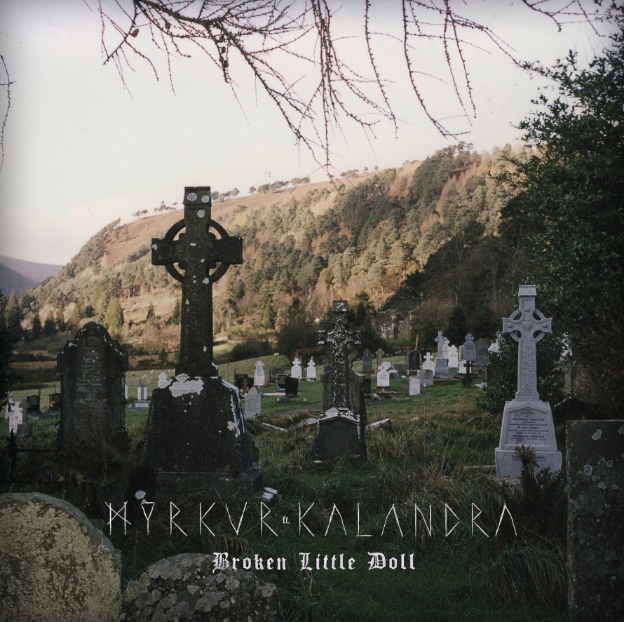 MYRKUR és a Kalandra énekese közösen jegyzi a „Broken Little Doll” című dalt