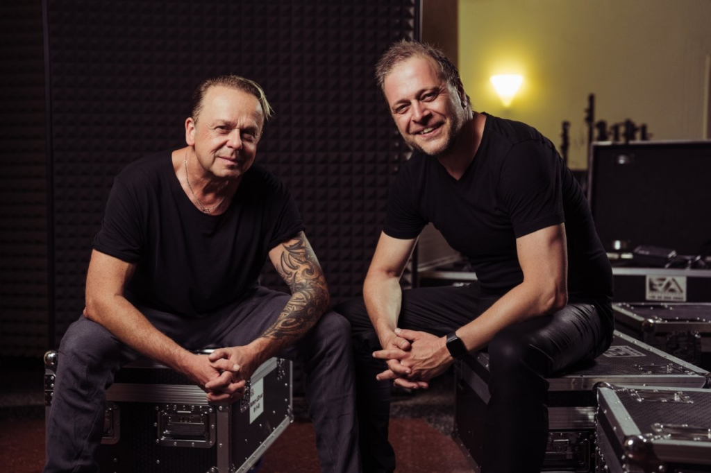 A Depeche Mode dobosa és egy magyar karmester új zenei projektet indított